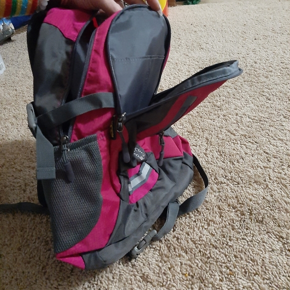 Hiking backpack - Picture 2 of 4